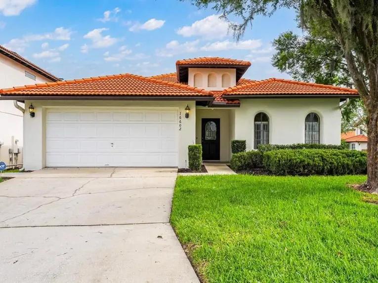 High Grove (29680) 4-bedroom Villa in Clermont