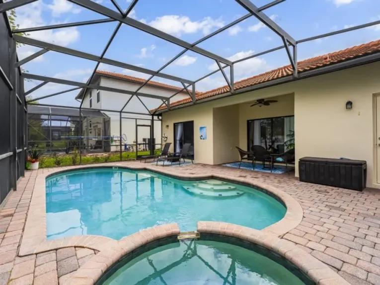 High Grove (29980) 4-bedroom Villa in Clermont