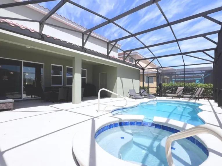 Solterra (24400) 5-bedroom Villa in Davenport