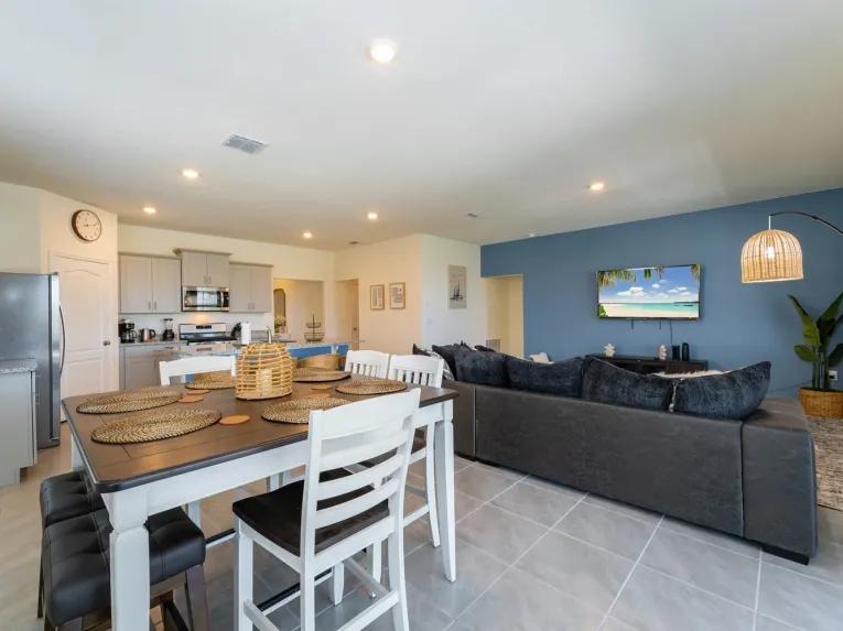 Solterra (7343) 6-bedroom Villa in Davenport