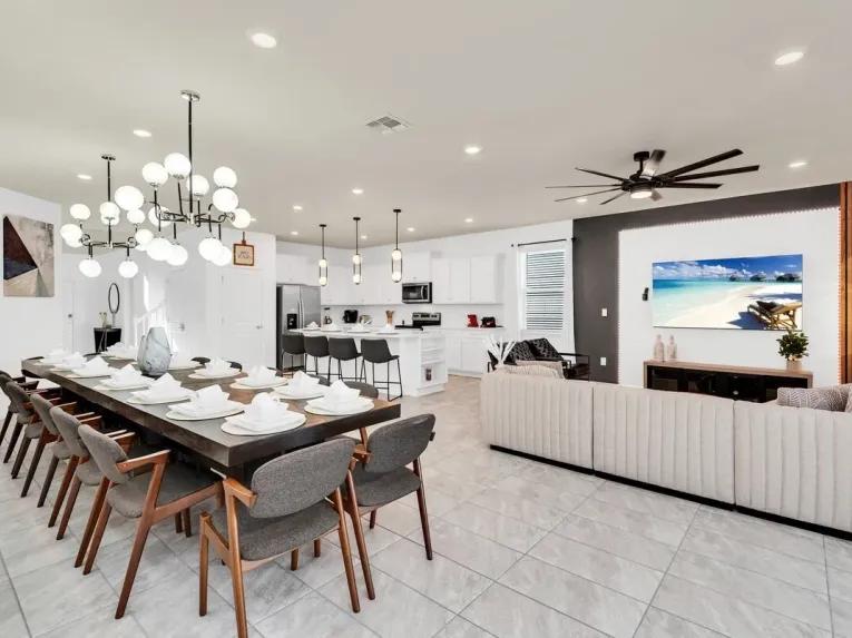 Windsor Island (24901) 8-bedroom Villa in Davenport