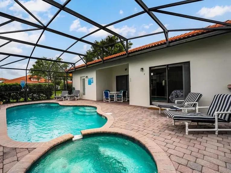 High Grove (29680) 4-bedroom Villa in Clermont
