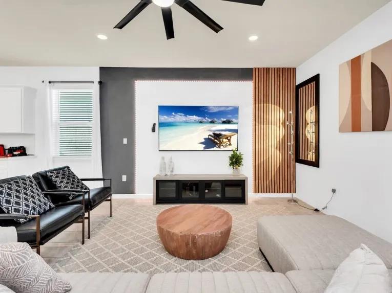 Windsor Island (24901) 8-bedroom Villa in Davenport