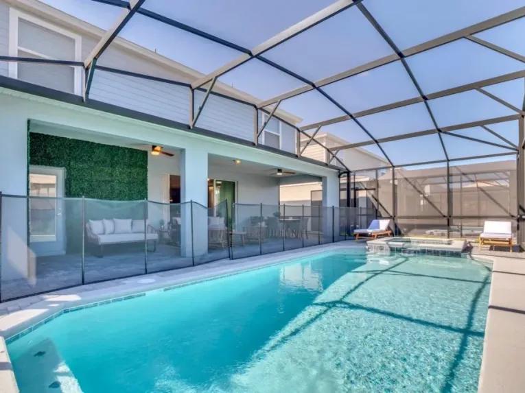 Windsor Island (7025) 8-bedroom Villa in Davenport