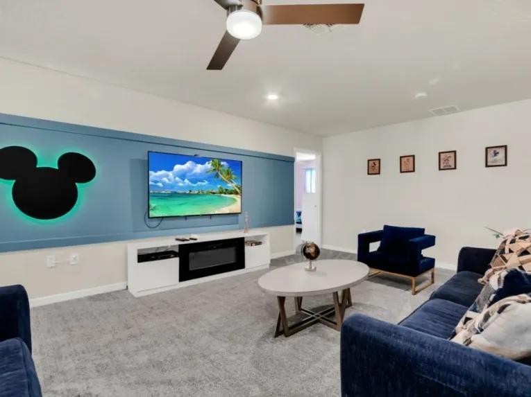 Windsor Island (7027) 8-bedroom Villa in Davenport