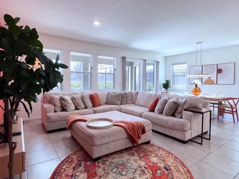 Solterra (24400) 5-bedroom Villa in Davenport