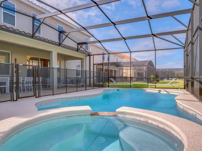Solterra (7733) 14-bedroom Villa in Davenport