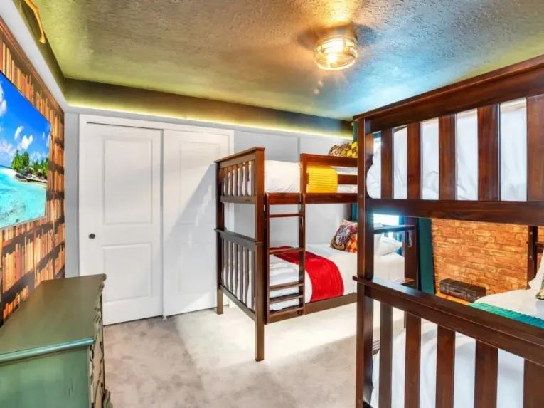 Windsor Island (7025) 8-bedroom Villa in Davenport