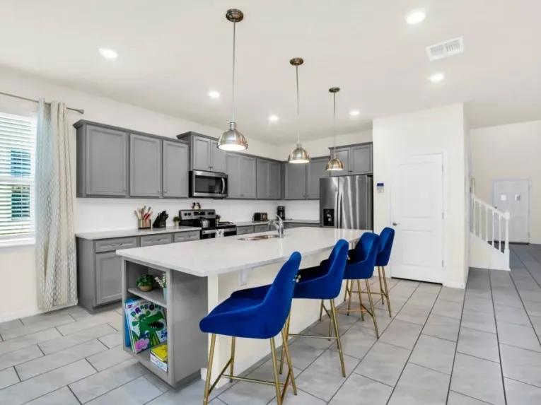 Windsor Island (7027) 8-bedroom Villa in Davenport