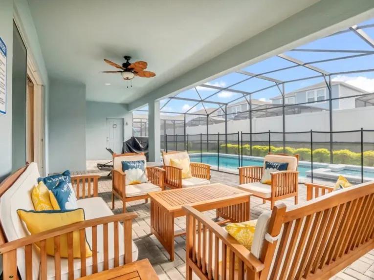 Windsor Island (7027) 8-bedroom Villa in Davenport